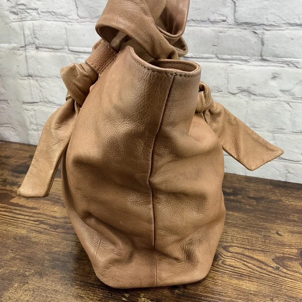 Frye Nora Knotted Hobo Shoulder Tote Beige Soft Leather With Dust Bag - Picture 4 of 16